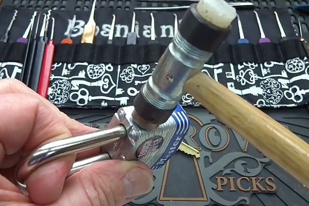 how to open a padlock with a hammer