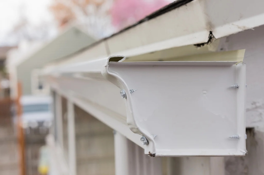 What Damage Can a Leaking Gutter Cause