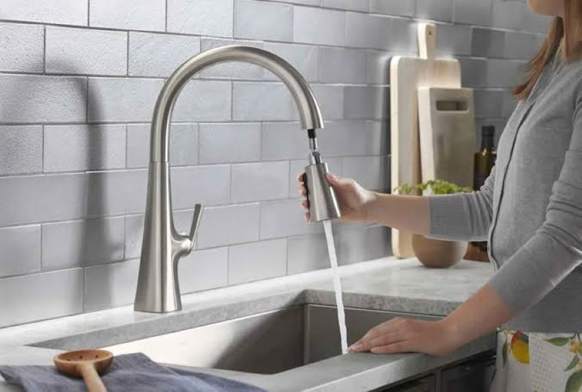 Kitchen sink with touchless and traditional faucet options in Illinois (IL)