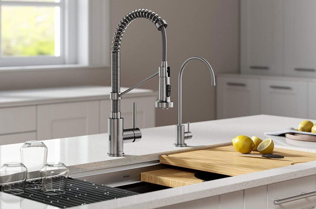 Touchless and traditional kitchen faucets compared in Illinois (IL)